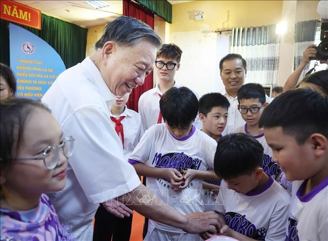 Tổng Bí thư Tô Lâm thăm hai trường học chuyên biệt tại Hà Nội