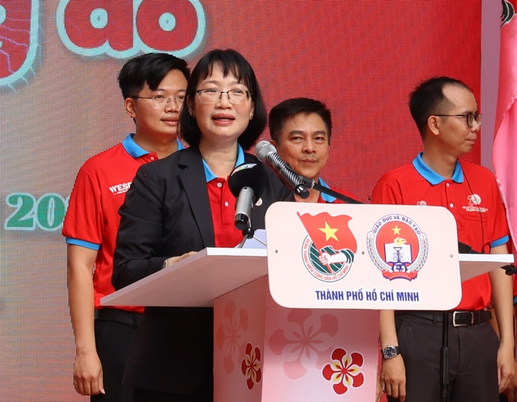 Phó Chủ tịch UBND TP Hồ Chí Minh Trần Thị Diệu Thúy phát biểu tại buổi lễ