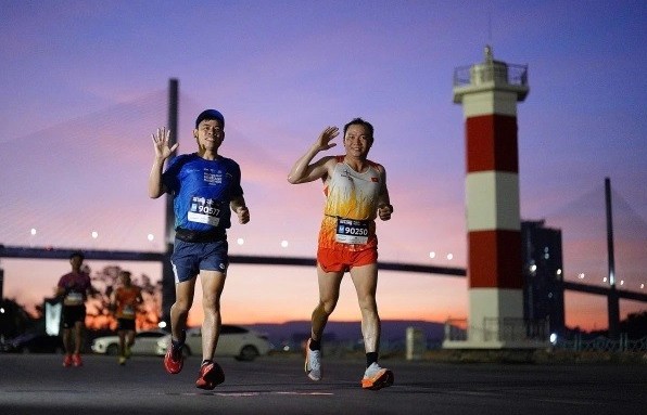 Quảng Ninh: Ấn tượng giải chạy VnExpress Marathon Hạ Long 2025
