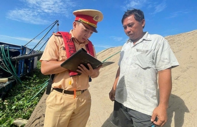 Công an tỉnh Bình Dương quyết liệt ngăn chặn “cát tặc”