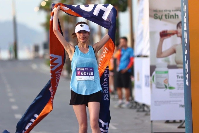 Khoảnh khắc phá băng vô địch 10km nữ của Nguyễn Thu Quyên. Khoảnh khắc phá băng vô địch 10km nữ của Nguyễn Thu Quyên.
