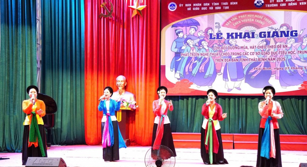 659 giáo viên Thái Bình hoàn thành lớp bồi dưỡng nghệ thuật chèo