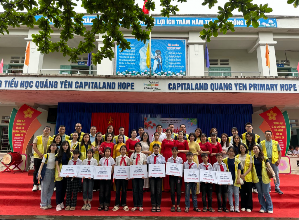 CapitaLand, thông qua Quỹ CapitaLand Hope Foundation, đã cam kết hỗ trợ học bổng dài hạn lên đến 500.000 đô la Singapore cho 30 học sinh tốt nghiệp từ ba Trường học CapitaLand Hy vọng tại Việt Nam