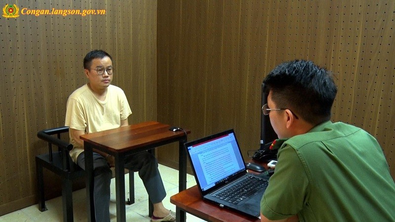 Đối tượng Trần Chấn Quyền tại cơ quan công an