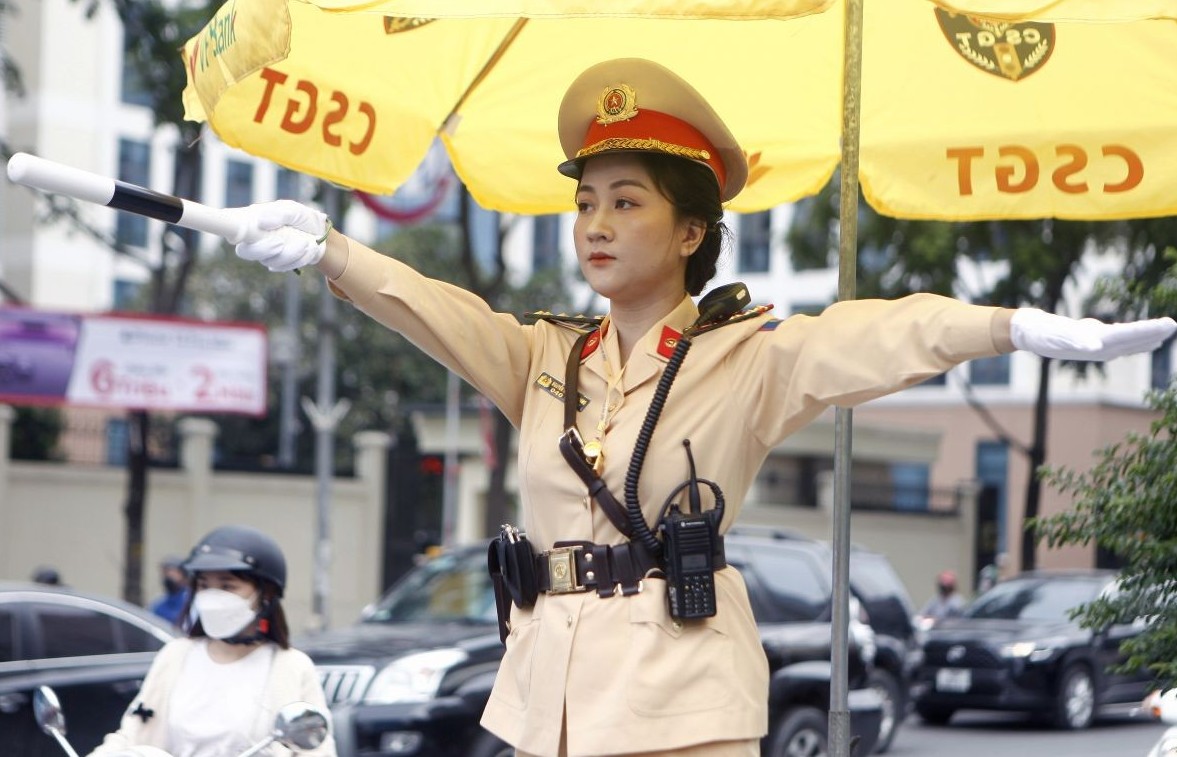 Triển khai 23 nhiệm vụ trọng tâm siết chặt trật tự giao thông