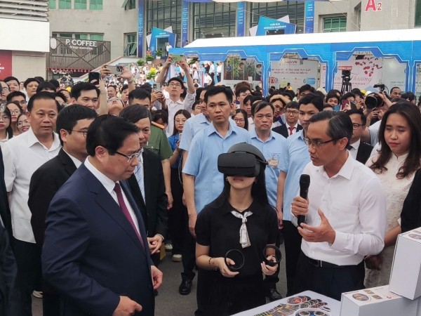 Hy vọng từ những "cú bắt tay" giữa doanh nghiệp và nhà trường