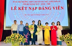Hà Nội có thêm 2 đảng viên tuổi 18 dưới mái trường phổ thông