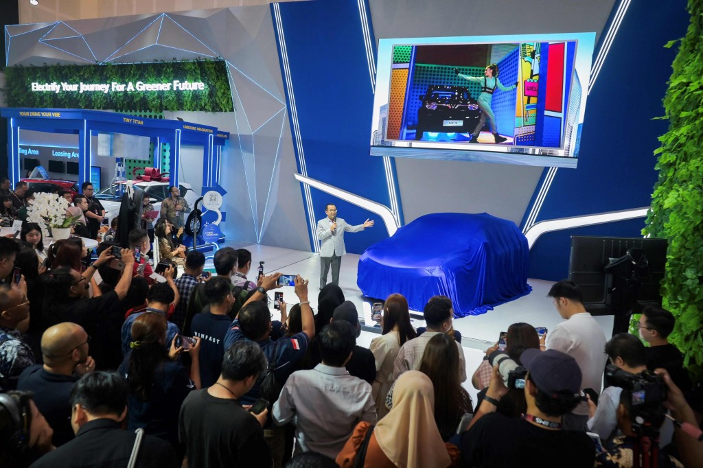VinFast lập kỉ lục tại IIMS Surabaya 2025 với 4 giải thưởng, VF 3 được xướng tên “Xe điện đô thị tốt nhất”