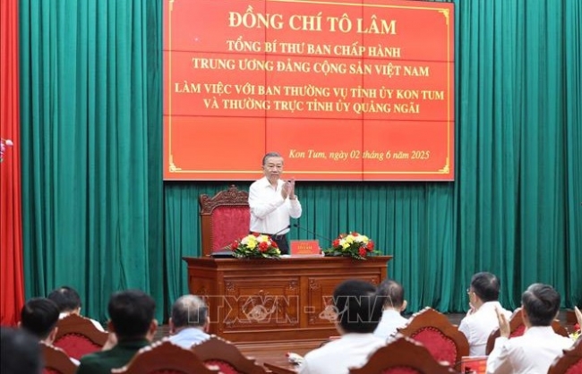 Tổng Bí thư làm việc với Ban Thường vụ Tỉnh ủy Kon Tum và Thường trực Tỉnh ủy Quảng Ngãi