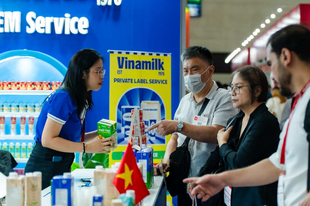 Gian trưng bày Vinamilk hiện diện ấn tượng tại ThaiFex 2025 và thu hút sự quan tâm của nhiều khách tham quan