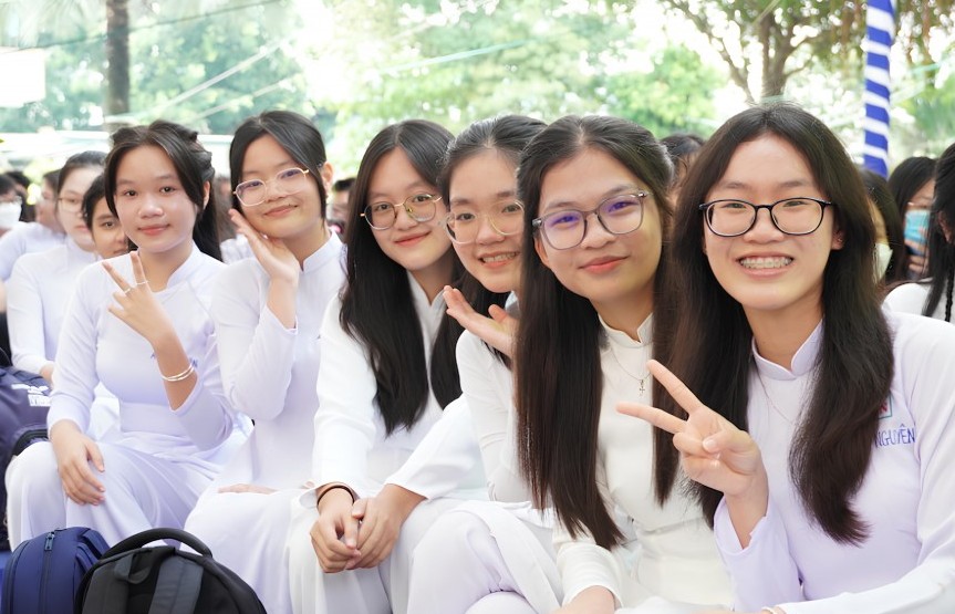 “Nỗ lực kép” vì sự nghiệp "trồng người"