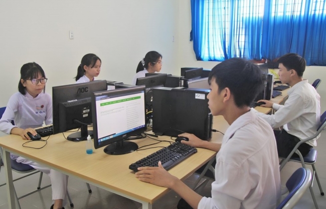 Long An "khơi nguồn" tri thức, "dệt" tương lai
