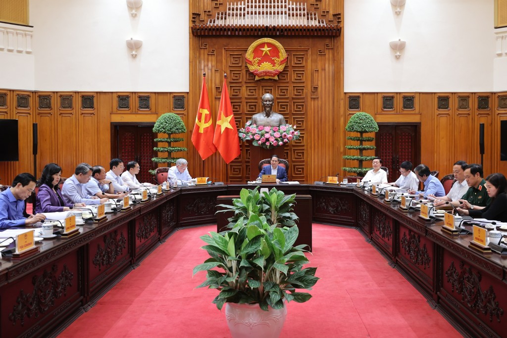 Tại phiên họp, Thường trực Chính phủ và các đại biểu cho ý kiến vào các dự thảo báo cáo về tình hình kinh tế-xã hội; phân bổ, giải ngân vốn đầu tư công; triển khai các chương trình mục tiêu quốc gia trong tháng 5 và 5 tháng đầu năm 2025 - Ảnh: VGP/Nhật Bắc