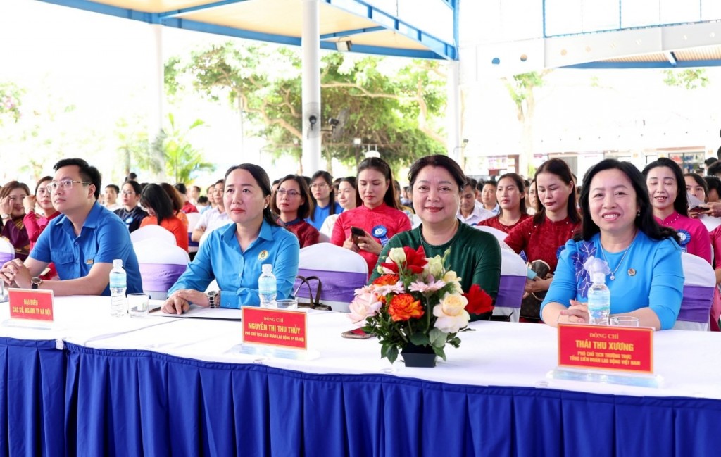 Biểu dương 100 gia đình công nhân, viên chức Thủ đô tiêu biểu