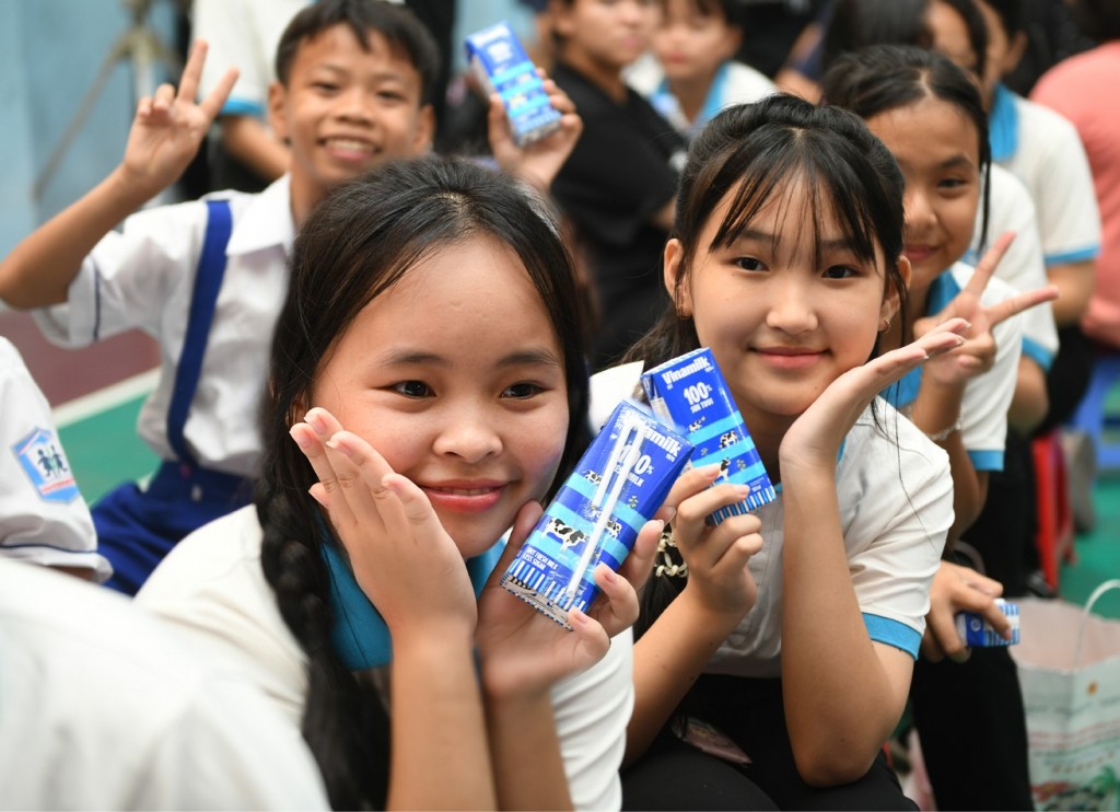 ụ cười của các em nhỏ tại Làng Trẻ em SOS Bến Tre khi nhận những món quà từ Vinamilk và chương trình.