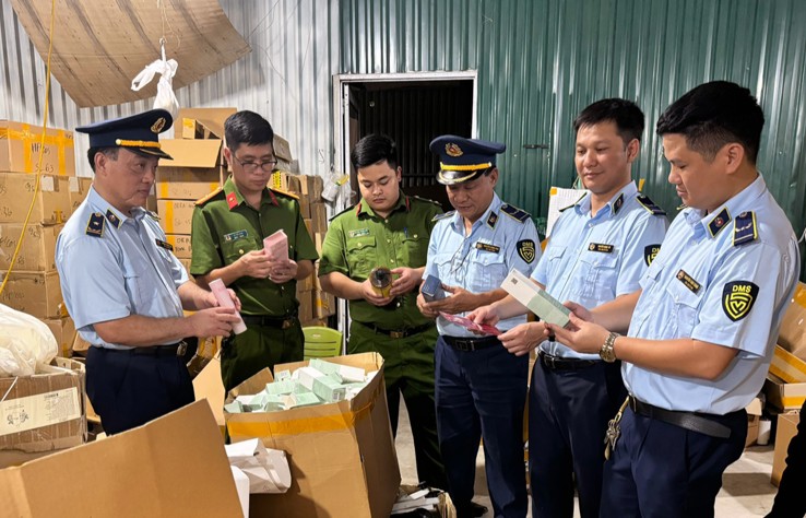 Khi niềm tin người tiêu dùng bị bào mòn...