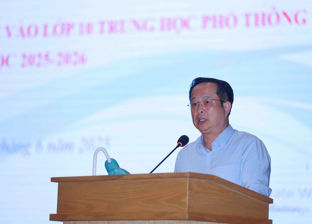 Giám đốc Sở GD&ĐT Hà Nội Trần Thế Cương phát biểu tại hội nghị. (Ảnh: Thanh Tùng)