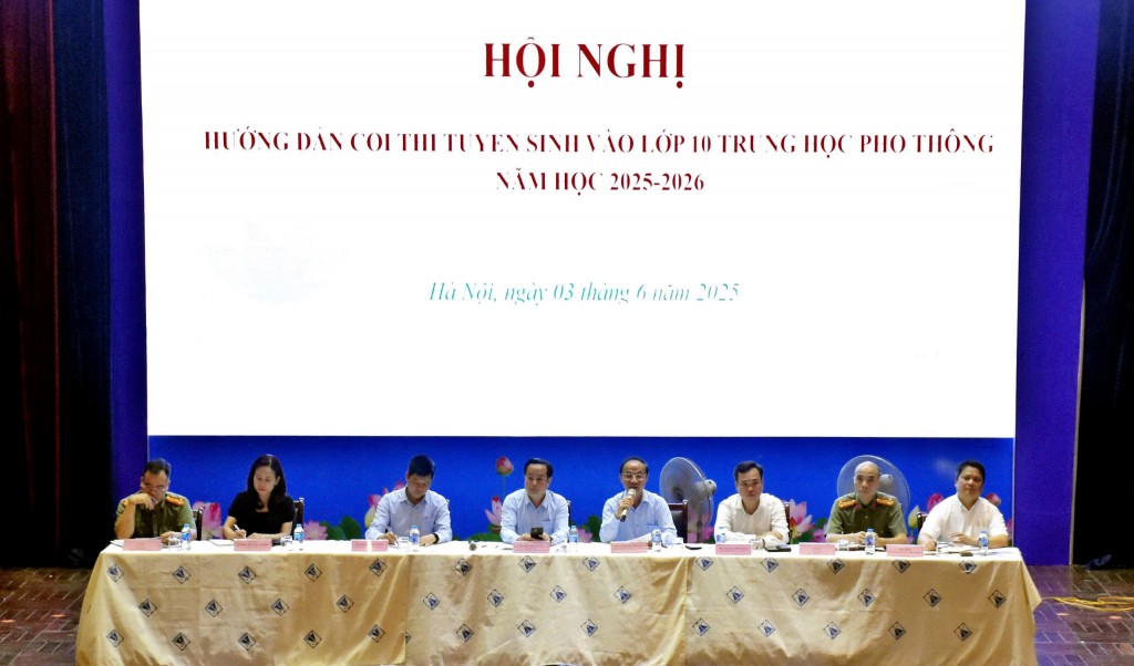 Lãnh đạo Sở GD&ĐT Hà Nội cùng các đơn vị trao đổi, thảo luận tại hội nghị. (Ảnh: Thanh Thảo)
