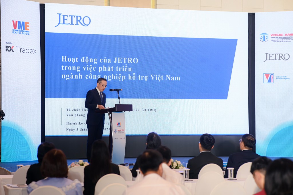Ông Haruhiko Ozasa - Trưởng Đại diện, JETRO - VPDD Hà Nội (2)