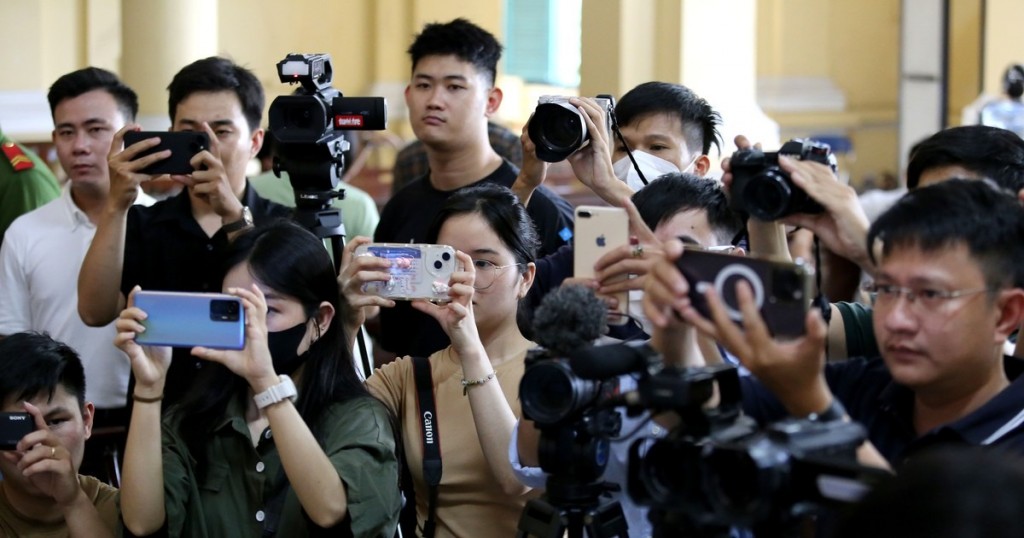 Các nhà báo tác nghiệp