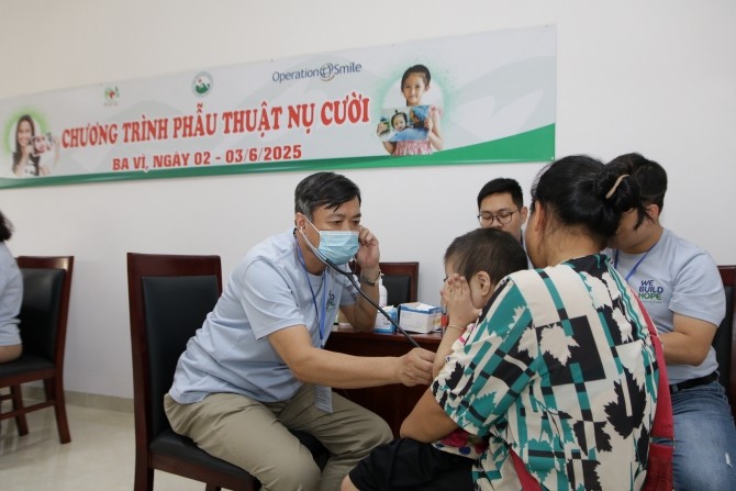 Gần 60 trẻ được khám, phẫu thuật khe hở môi - vòm miệng miễn phí - Tin tức sự kiện - Cổng thông tin điện tử Sở y tế Hà Nội