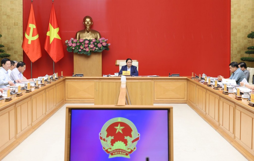 Thủ tướng nêu rõ, năm 2025, chúng ta tiếp tục tiết kiệm chi thường xuyên để dành thêm nguồn lực cho các dự án lớn, nhiệm vụ quan trọng