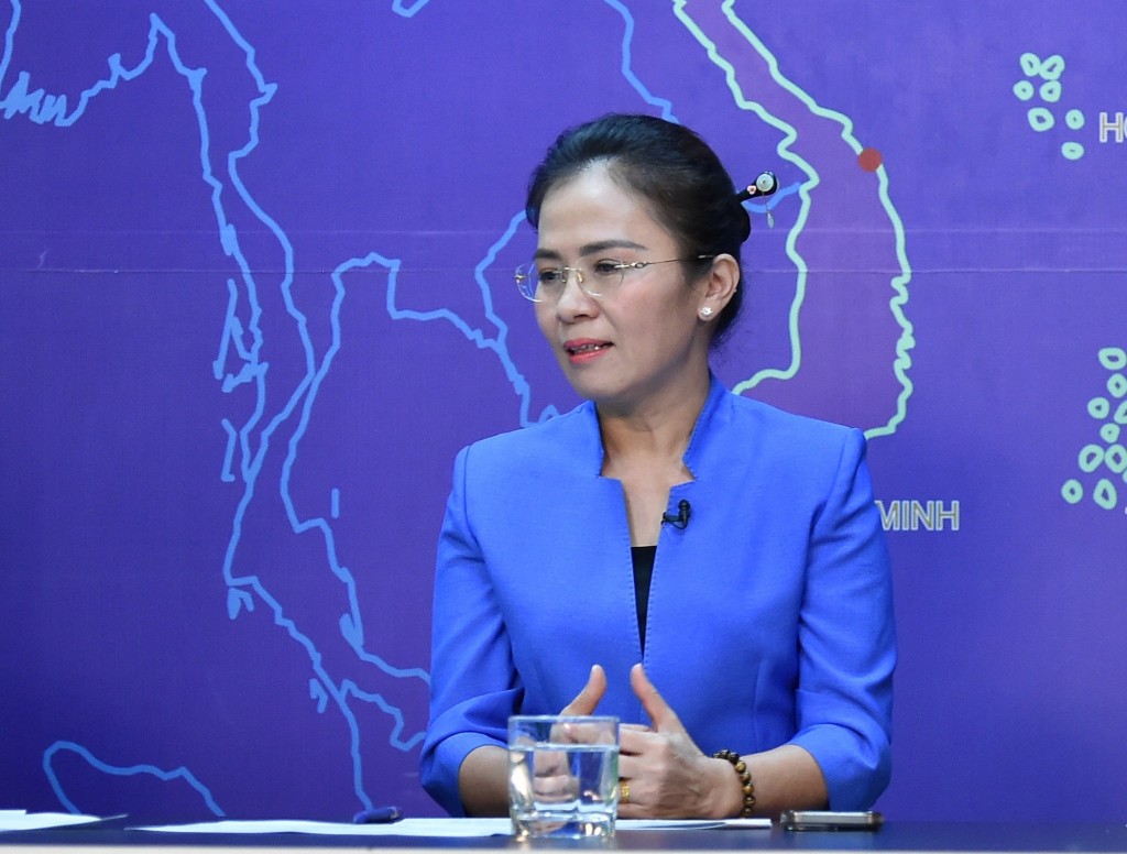 Bà Võ Thị Minh Sinh, Phó Bí thư Tỉnh ủy, Chủ tịch Ủy ban MTTQ, Trưởng đoàn đại biểu Quốc hội, Phó trưởng Ban Chỉ đạo về xóa nhà tạm, dột nát tỉnh Nghệ An, chia sẻ về những kinh nghiệm, cách làm của địa phương - Ảnh: VGP/Dương Tuấn
