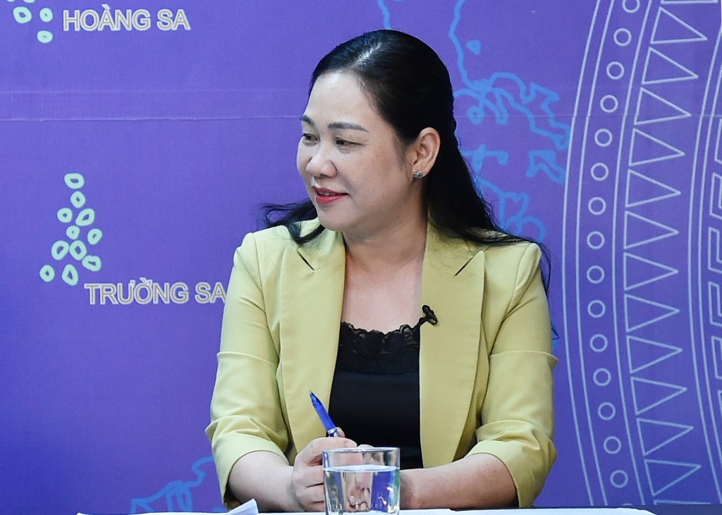 Thứ trưởng Bộ Dân tộc và Tôn giáo Nông Thị Hà chia sẻ về các bộ ngành, địa phương tiêu biểu, sáng tạo trong xóa nhà tạm, nhà dột nát - Ảnh: VGP/Dương Tuấn