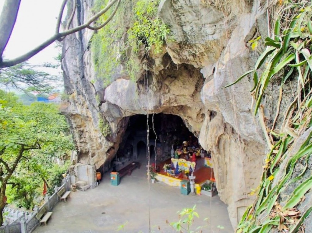 Động Kính Chủ