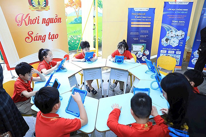 Học sinh quận Hoàn Kiếm trải nghiệm các phần mềm giáo dục