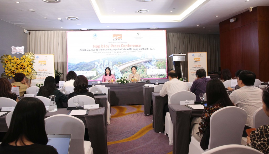 Toàn cảnh họp báo