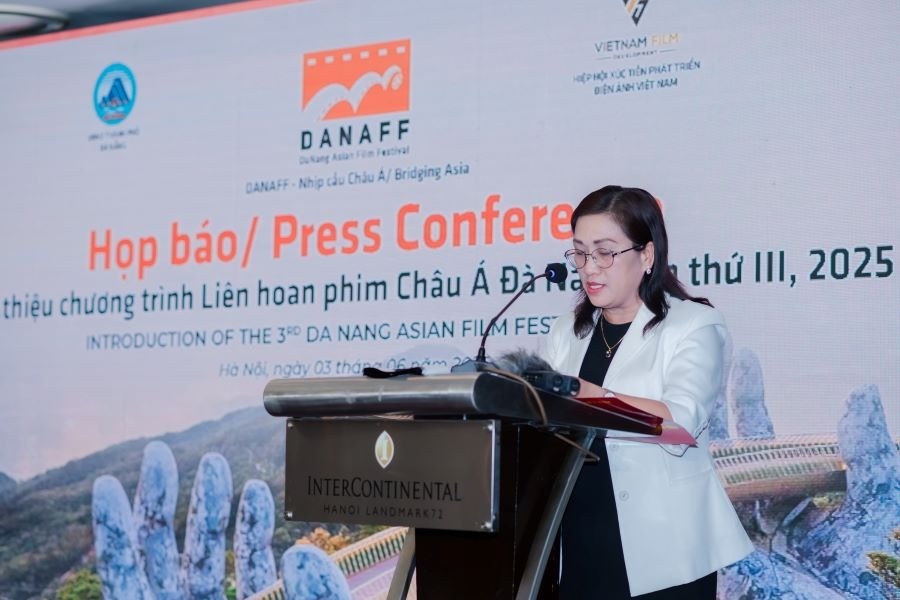 Phó Trưởng Ban Tuyên giáo và Dân vận Trung ương Đinh Thị Mai phát biểu tại họp báo