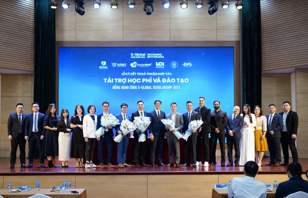 Tài trợ học phí lên tới 68% chương trình IELTS và giao tiếp trực tuyến với S-Global 3 Scholarship 2025