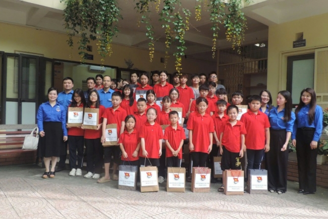 Thắp sáng ước mơ của những học trò hoàn cảnh khó khăn