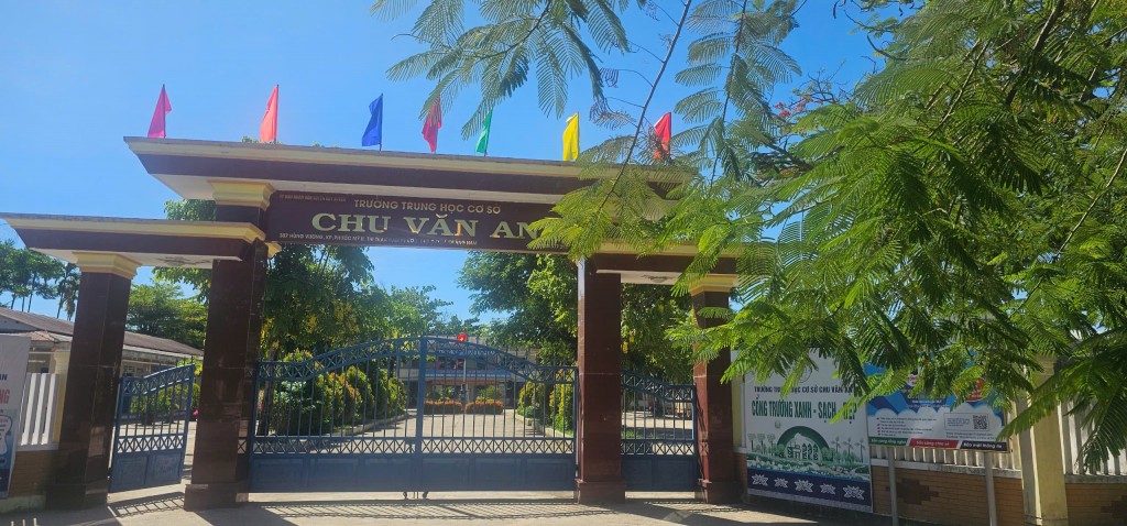 Vừa rời bữa tiệc, một thầy giáo bất ngờ bị hành hung