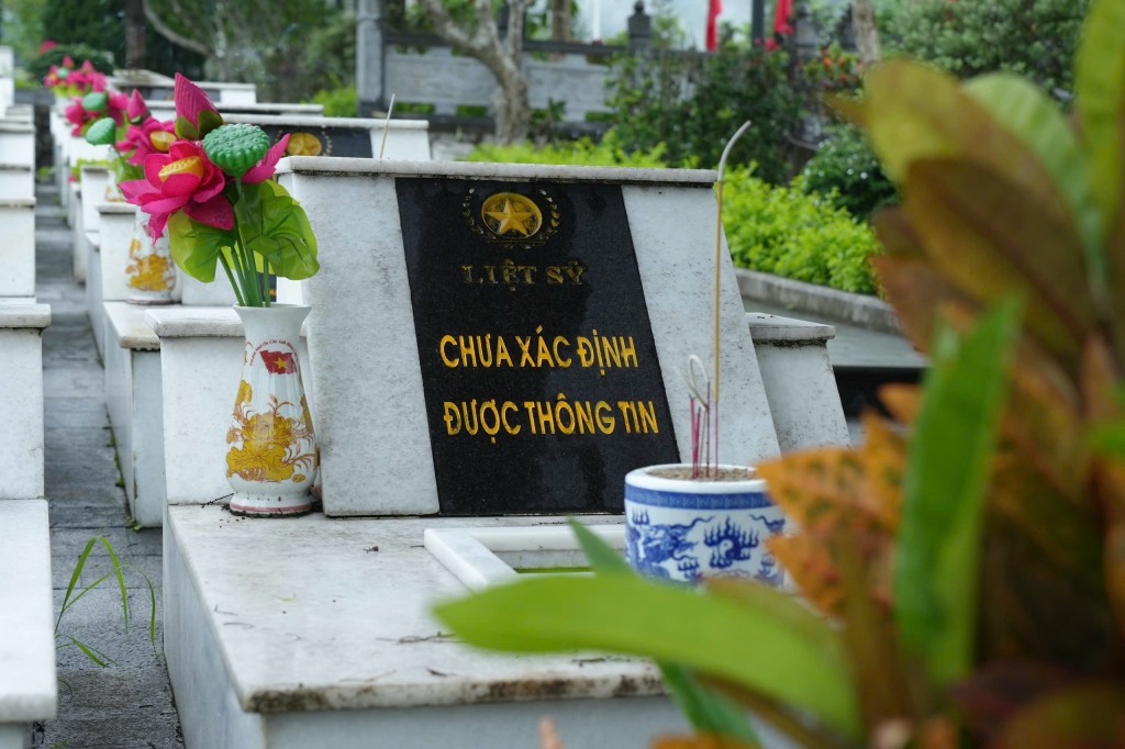 Tưởng nhớ các Anh hùng liệt sĩ tại nghĩa trang Vị Xuyên Tưởng nhớ các Anh hùng liệt sĩ tại nghĩa trang Vị Xuyên