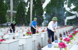 Tưởng nhớ các Anh hùng liệt sĩ tại nghĩa trang Vị Xuyên