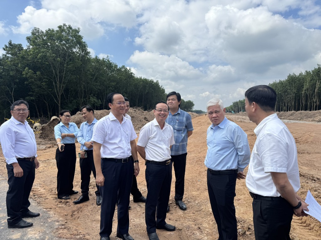 Bí thư Tỉnh ủy Nguyễn Văn Lợi khảo sát tiến độ dự án cao tốc TP.Hồ Chí Minh - Thủ Dầu Một - Chơn Thành