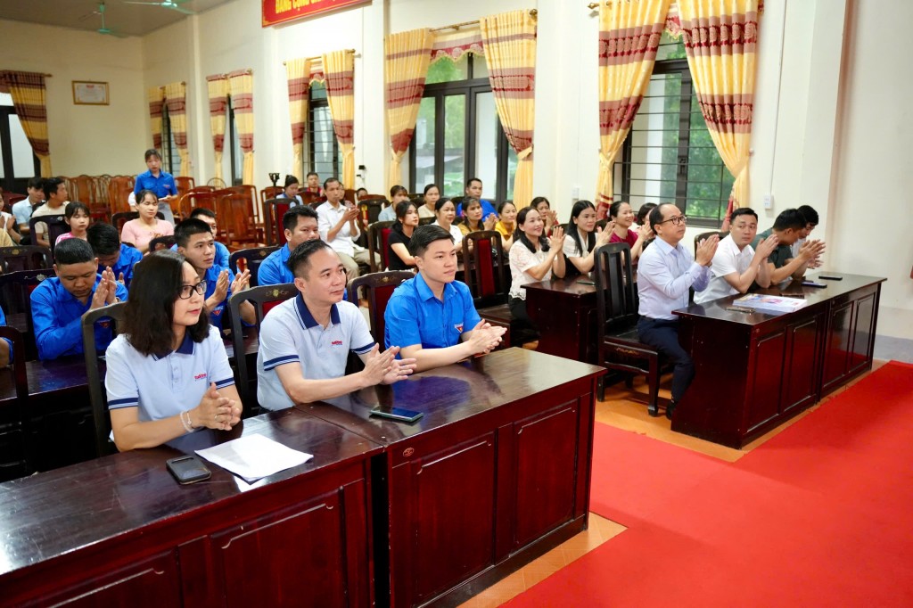 Các đại biểu tham dự chương trình