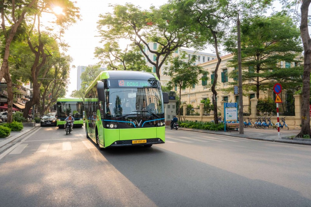 Lễ khai trương tuyến buýt điện số 43 đánh dấu một bước tiến quan trọng trong việc mở rộng mạng lưới giao thông xanh của VinBus