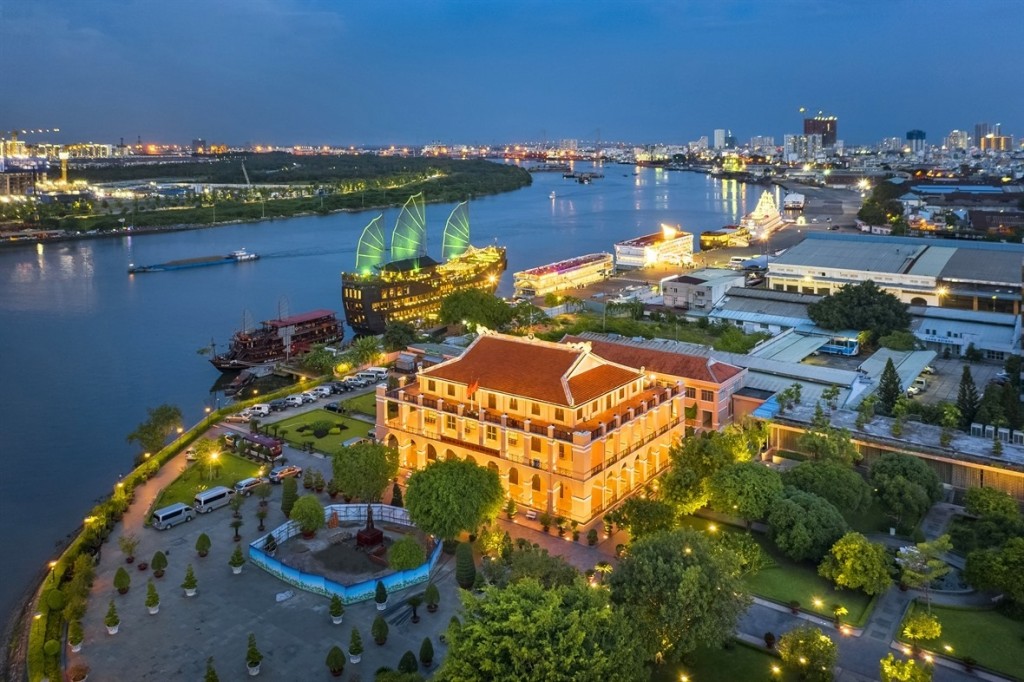Từ bến Nhà Rồng, tên Người sáng mãi