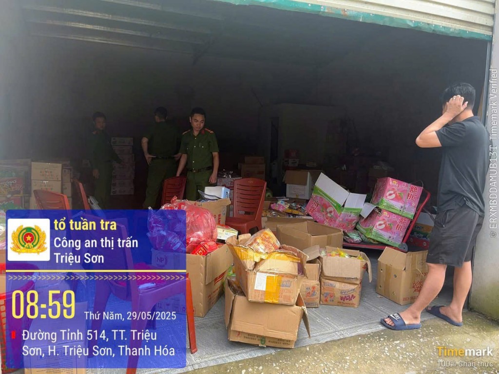 Tại thời điểm kiểm tra kho hàng, lực lượng Công an đã phát hiện nhiều hàng hóa không rõ nguồn gốc xuất xứ