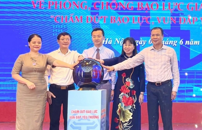 Chung tay “chấm dứt bạo lực, vun đắp yêu thương”