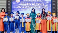 Kỳ thủ nhí chinh phục đấu trường cờ vua bằng tài năng, đam mê