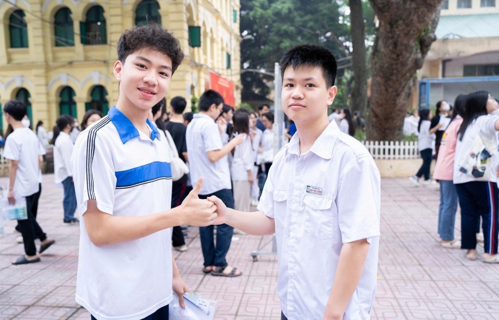 Sáng nay (6/6), gần 103.000 thí sinh Hà Nội làm thủ tục dự thi vào lớp 10