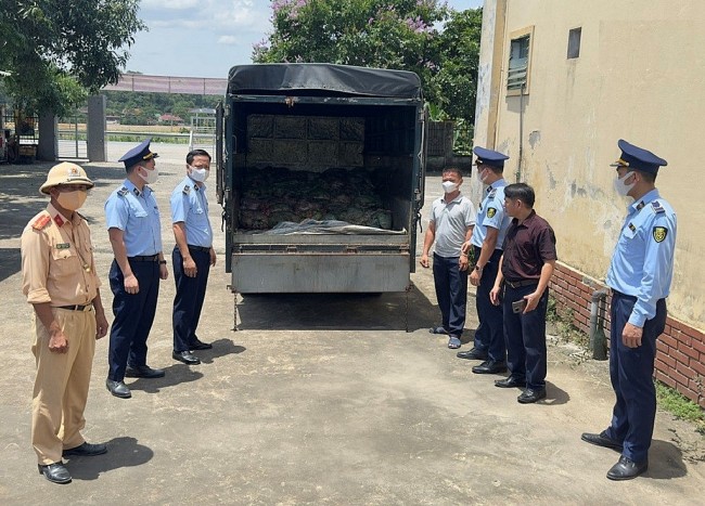 Thanh Chương (Nghệ An): Phát hiện xe tải chở 1,3 tấn nội tạng lợn đã bốc mùi hôi thối