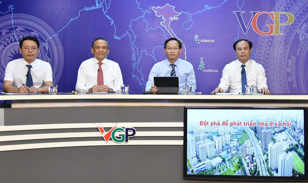 Các khách mời tham dự Tọa đàm đều chung ý kiến: Đã đạt được những nền tảng cơ bản để thực hiện mục tiêu phát triển nhà ở xã hội, bảo đảm an sinh xã hội, tạo điều kiện cho đất nước bước vào giai đoạn mới-kỷ nguyên vươn mình - Ảnh: VGP/Dương Tuấn