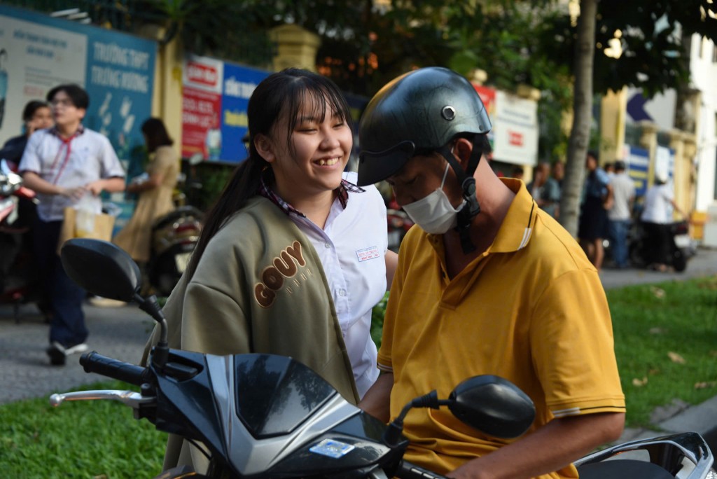 Gần 80.000 học sinh TP Hồ Chí Minh bắt đầu thi lớp 10