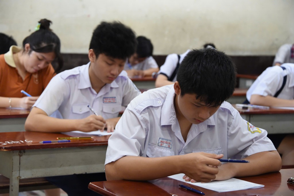 Gần 80.000 học sinh TP Hồ Chí Minh bắt đầu thi lớp 10