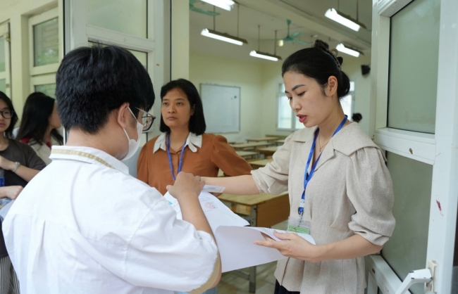 Học sinh nộp đơn phúc khảo bài thi vào lớp 10 đến ngày 11/7